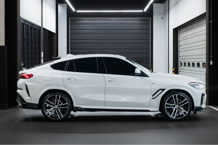 BMW X6 2023 3.0 xDrive40i M Sport Utility-car เบนซิน ไม่ติดแก๊ส เกียร์อัตโนมัติ ขาว รูปที่ 4