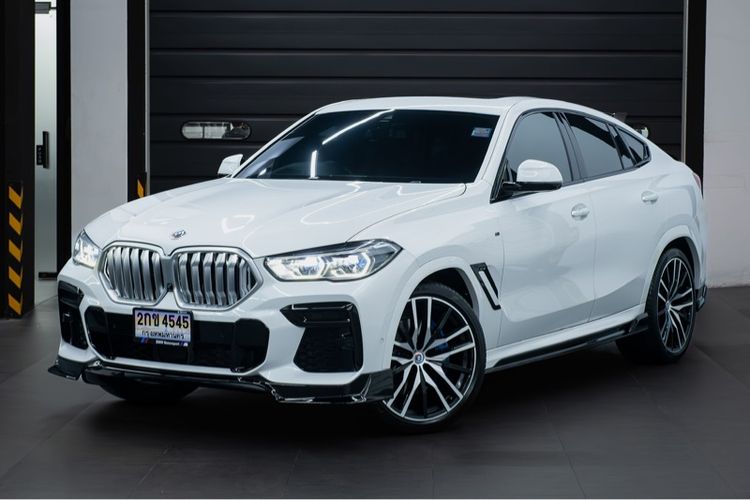 รถ BMW X6 3.0 xDrive40i M Sport สี ขาว