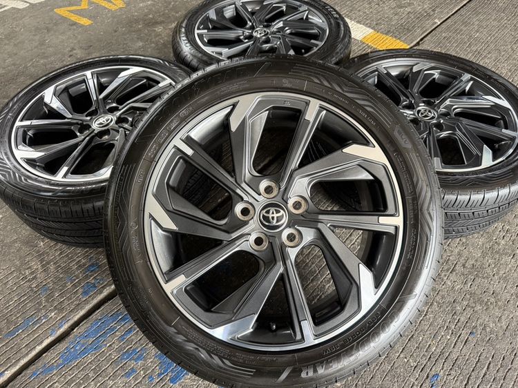 Toyota Corolla Cross 18 นิ้ว Top