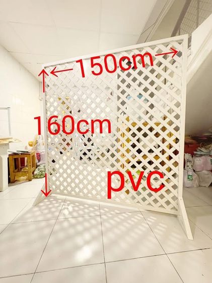 ฉากกั้นห้องระแนง UPVC สีขาวพร้อมขาตั้ง