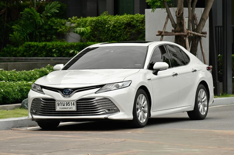 รถ Toyota Camry 2.5 Hybrid Premium สี ขาว
