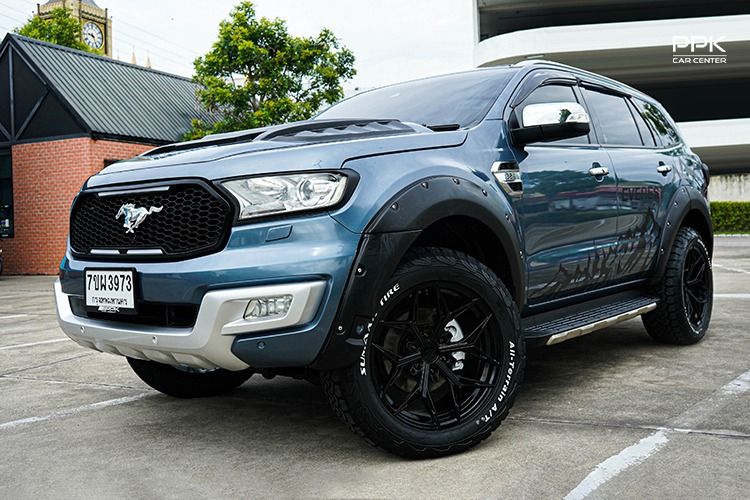 รถ Ford Everest 3.2 Titanium+ 4WD สี ฟ้า
