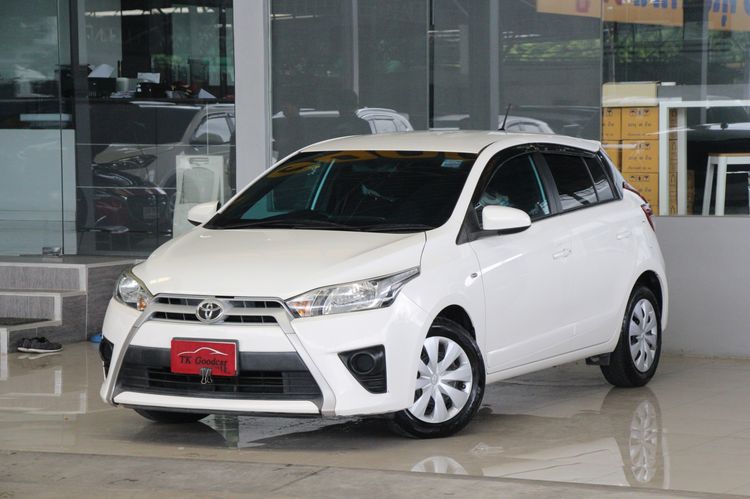 รถ Toyota Yaris 1.2 E สี ขาว