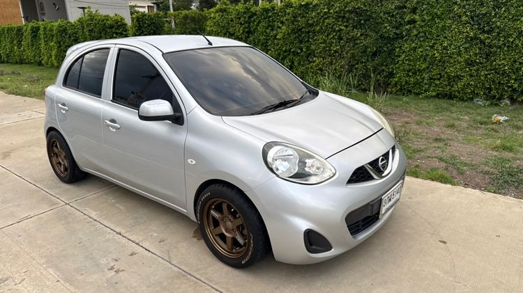 รถ Nissan March 1.2 VL สี เขียว