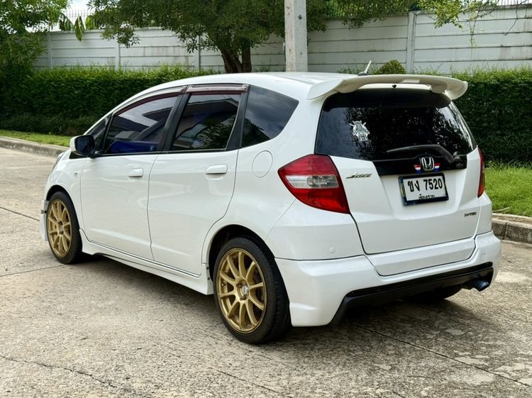 Honda Jazz 2011 1.5 SV i-VTEC Sedan เบนซิน ไม่ติดแก๊ส เกียร์อัตโนมัติ ขาว รูปที่ 4