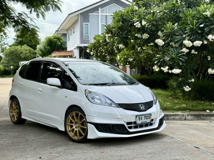 รถ Honda Jazz 1.5 SV i-VTEC สี ขาว