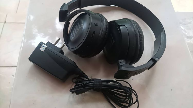 หูฟังบลูทูส JBL ใช้งานได้ดี แบตใช้ได้ เสียงดีคมชัด ขาย 390 บาท มีอะแดบเตอร์และสายชารทให้ รูปที่ 2