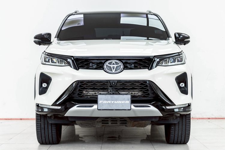 Toyota Fortuner 2021 2.4 Legender Black Top 4WD Utility-car ดีเซล ไม่ติดแก๊ส เกียร์อัตโนมัติ ขาว รูปที่ 4