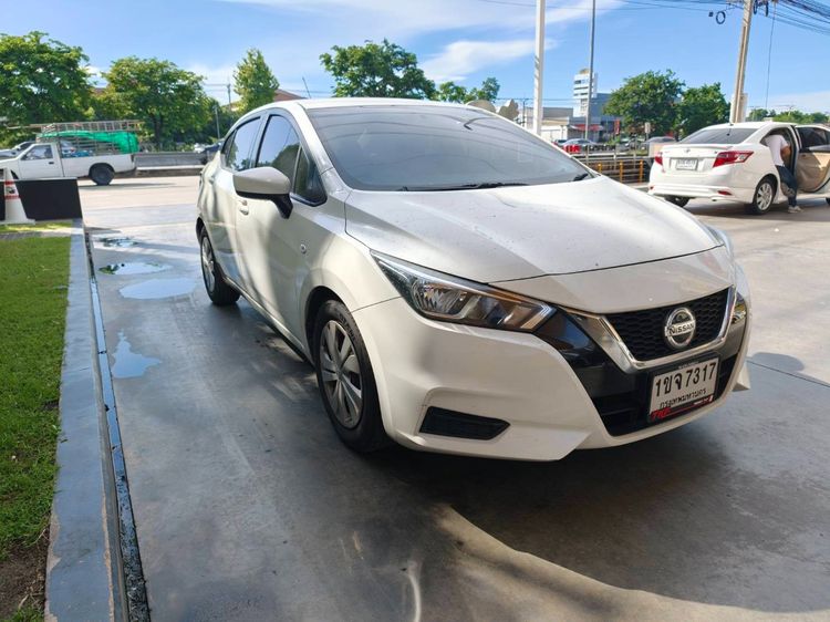 รถ Nissan Almera 1.2 E สี ขาว