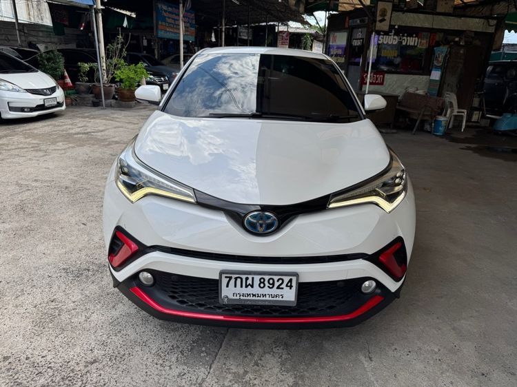รถ Toyota C-HR 1.8 Hybrid Mid สี ขาว