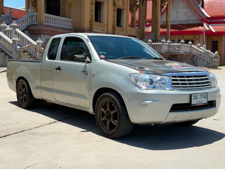 รถ Toyota Hilux Vigo 2.5 G สี ขาว