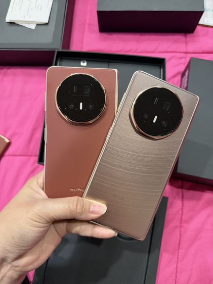 HONOR Magic V5