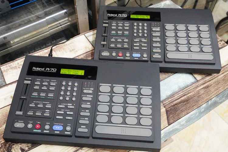 บอกซ์กลอง Roland R-70 (JAPAN) ลงจังหวะไทย100จังหวะ มีลูกส่งพร้อม มีอะแด๊ปเตอร์และคู่มือไทย ตัวละ 12000