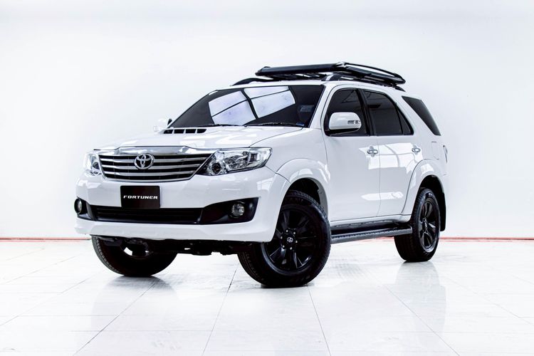 รถ Toyota Fortuner 2.5 G สี ขาว