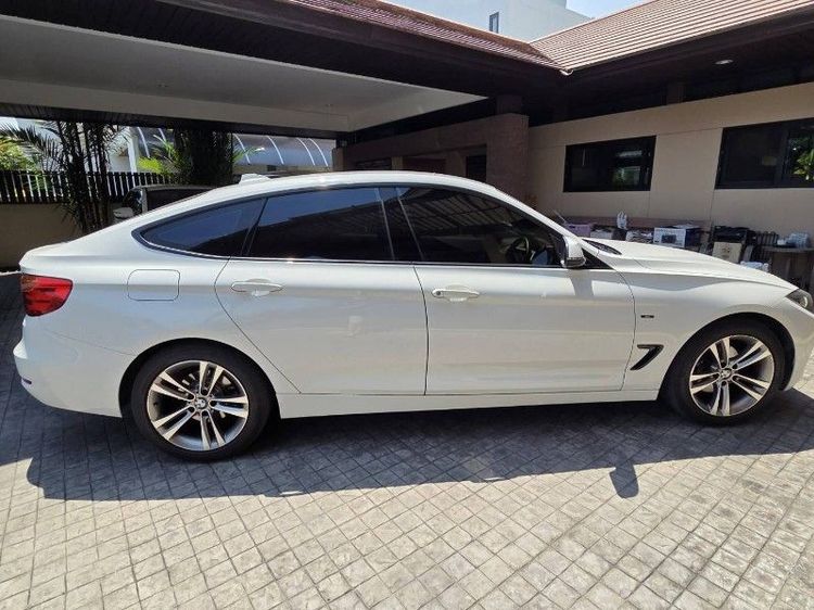 รถ BMW Series 3 320d สี ขาว