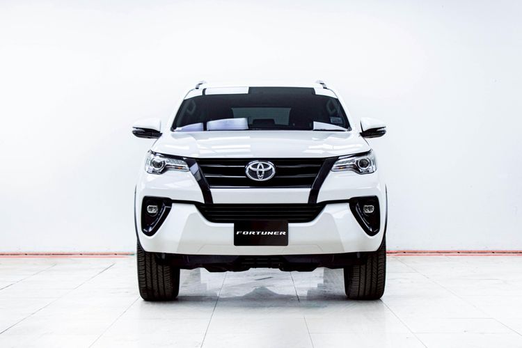 Toyota Fortuner 2017 2.4 V 4WD Utility-car ดีเซล ไม่ติดแก๊ส เกียร์อัตโนมัติ ขาว รูปที่ 4
