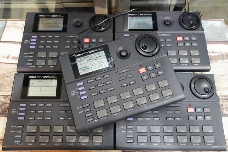 บอกซ์กลอง YAMAHA RY20 (JAPAN) งานญี่ปุ่น คุ้มค่าเงินบาท เสียงกลองดีมาก กดฟิลส่งจังหวะได้จากปุ่มบนเครื่อง เปลี่ยนแบ๊งค์กลองง่าย เสียงเบสในตัว