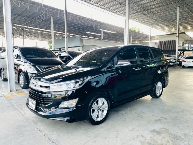 Toyota Innova 2017 2.8 Crysta V Sedan ดีเซล ไม่ติดแก๊ส เกียร์อัตโนมัติ ดำ