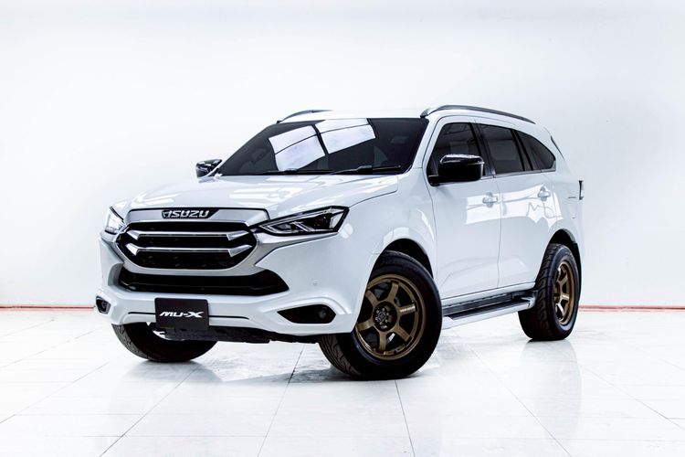 รถ Isuzu MU-X 3.0 Ultimate AT 2WD สี ขาว