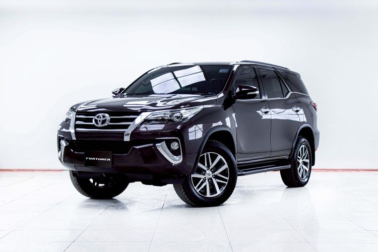 รถ Toyota Fortuner 2.8 V 4WD สี น้ำตาล