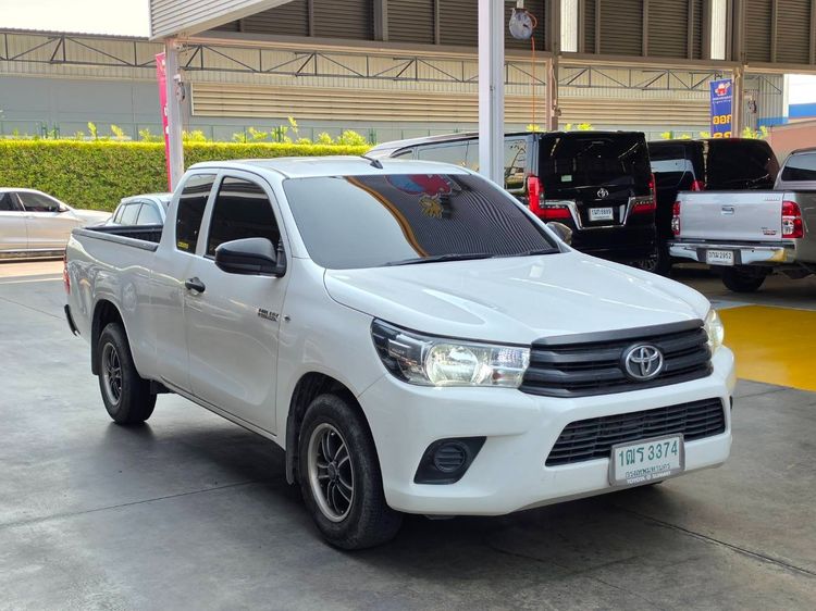 รถ Toyota Hilux Revo 2.4 J สี ขาว