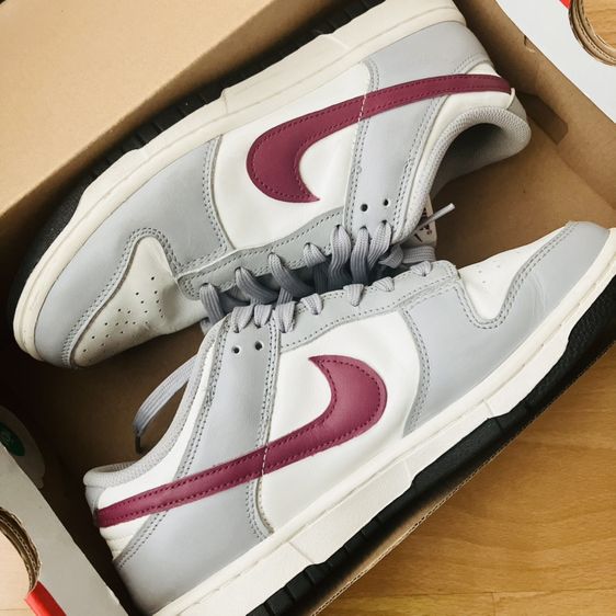 รองเท้า Nike  (ส่งฟรี เก็บปลายทาง)
