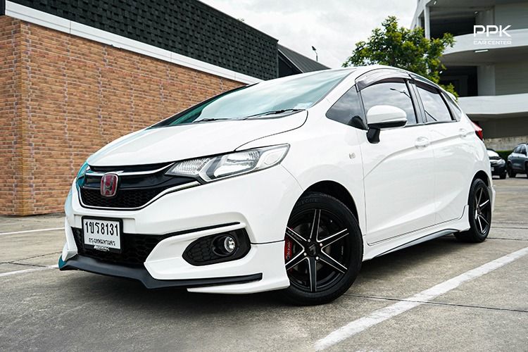 รถ Honda Jazz 1.5 S สี ขาว