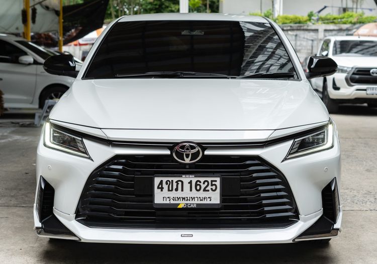 รถ Toyota Yaris ATIV 1.2 Premium Luxury สี ขาว