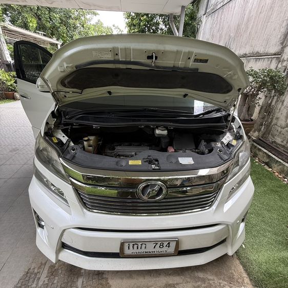 รถ Toyota Vellfire 2.4 สี ขาว