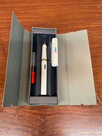 ปากกา Lamy สีขาว หมึกซึม มือหนึ่ง รูปที่ 2