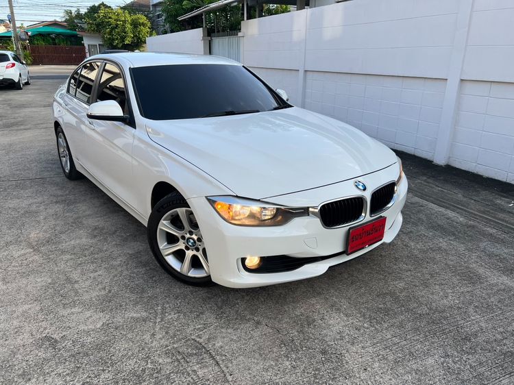 รถ BMW Series 3 320i สี ขาว
