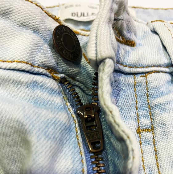 Pull and Bear กางเกงยีนส์ขาสั้น ทรงสวย สภาพดีมาก แบรนด์แท้ เอว 32 นิ้ว รูปที่ 2