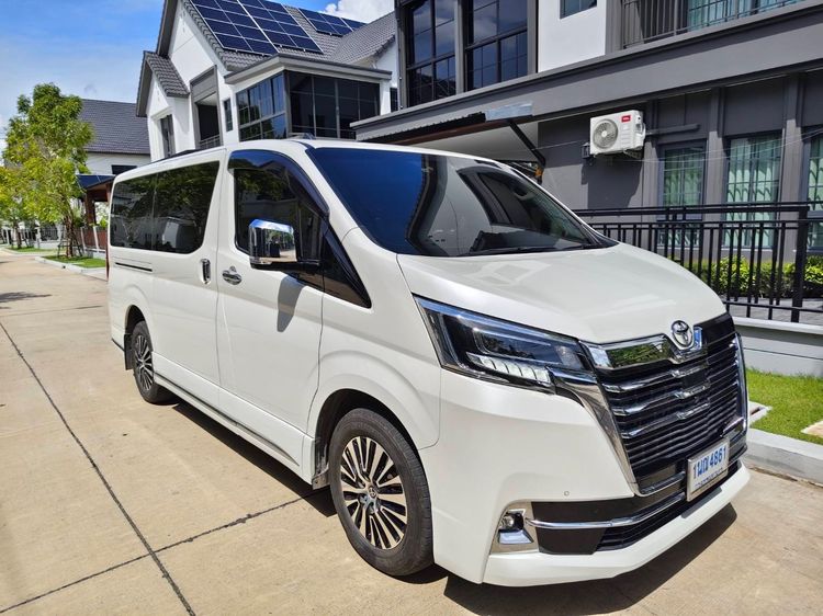 รถ Toyota Majesty 2.8 Grande สี ขาว