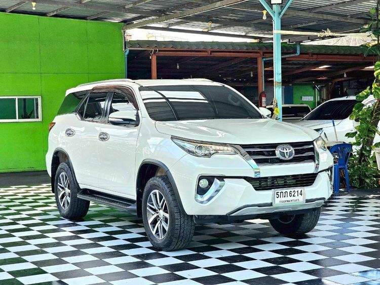 Toyota Fortuner 2016 2.4 V Utility-car ดีเซล ไม่ติดแก๊ส เกียร์อัตโนมัติ ขาว รูปที่ 1