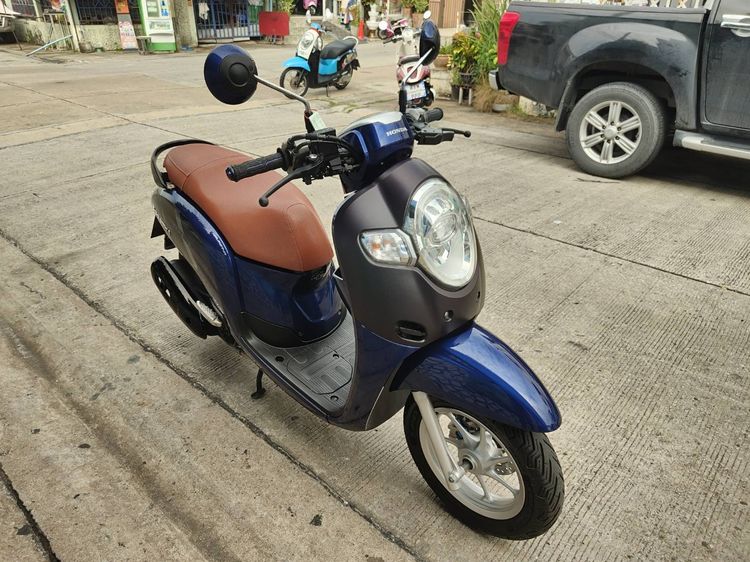 🛵ยังไงก็ขาย SCOOPY-i ปี 60 เครื่องดี สีสวย สตาร์ทมือ เล่มชุดโอนครบ+เปลี่ยนถ่ายน้ำมันเครื่องฟรี ส่งฟรี30 ก.ม รูปที่ 5