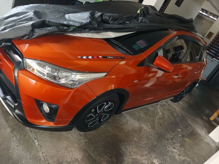 รถ Toyota Yaris 1.2 TRD Sportivo สี ส้ม