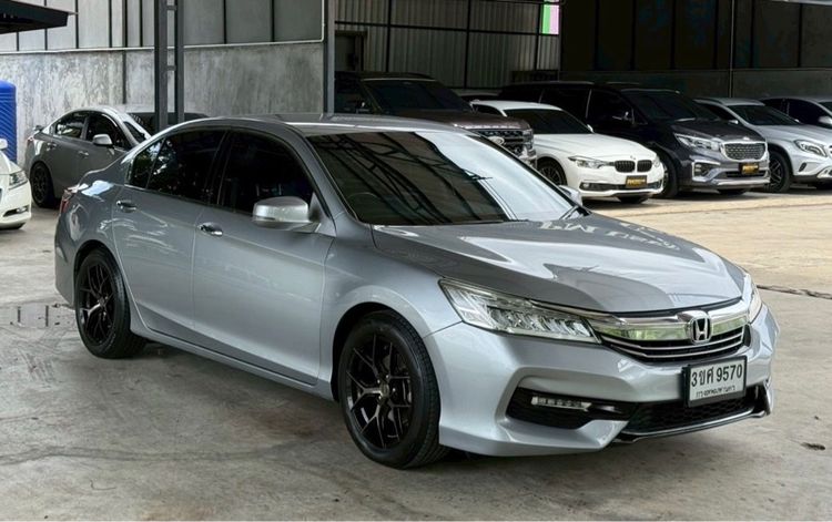 รถ Honda Accord 2.0 EL สี เงิน