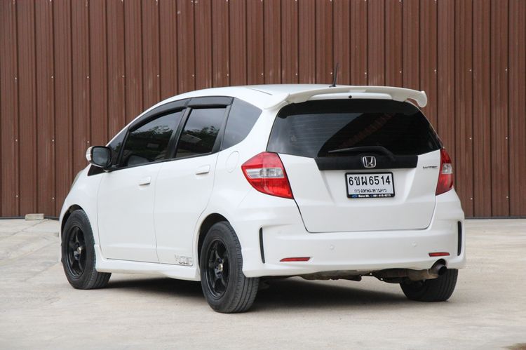 Honda Jazz 2013 1.5 SV i-VTEC Sedan เบนซิน ไม่ติดแก๊ส เกียร์อัตโนมัติ ขาว รูปที่ 4
