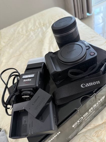  Canon EOS R50 V