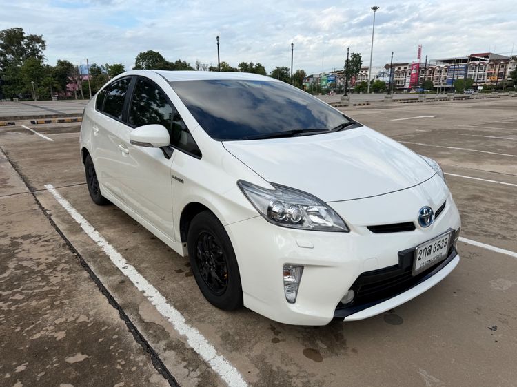 Toyota Prius 2013 1.8 Hybrid Sedan ไฮบริด ไม่ติดแก๊ส เกียร์อัตโนมัติ ขาว รูปที่ 2
