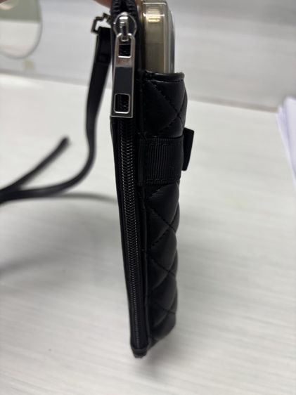 กระเป๋าใส่โทรศัพท์ TO BE CHIC Quilted Smartphone Pochette แบรนด์หรูญี่ปุ่น สีดำ มีช่องใส่บัตรและเหรียญ สะพายข้างได้ รูปที่ 10