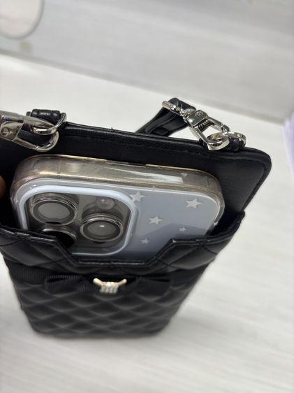 กระเป๋าใส่โทรศัพท์ TO BE CHIC Quilted Smartphone Pochette แบรนด์หรูญี่ปุ่น สีดำ มีช่องใส่บัตรและเหรียญ สะพายข้างได้ รูปที่ 8