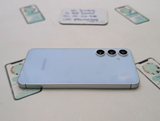 ขาย เทิร์น Samsung Galaxy S24 Fe Ram 8 Rom 128 ศูนย์ไทย สภาพใหม่เอี่ยม มีตัวเครื่องอย่างเดียว และสายชาร์จ ไม่มีกล่อง เพียง 8,590 บาท ครับ 
 รูปที่ 5