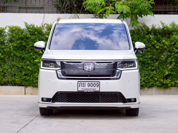 Honda Stepwagon 2023 2.0 Spada e:HEV Premium Line Utility-car ไฮบริด ไม่ติดแก๊ส เกียร์อัตโนมัติ ขาว รูปที่ 2