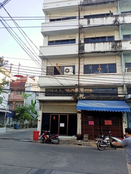 ให้เช่าอาคารพาณิชย์5ชั้น จันทน์32 มีห้องน้ำและห้องนอนทุกชั้น ใกล้สถานีรถไฟฟ้าสุรศักดิ์ เหมาะสำหรับทำธุรกิจ ค้าขายได้ หรืออยู่อาศัย