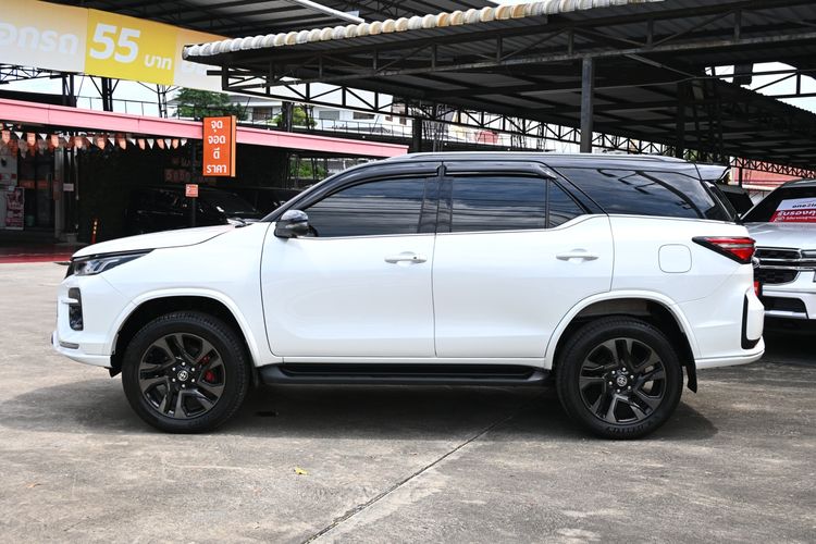 Toyota Fortuner 2022 2.8 GR Sport 4WD Utility-car ดีเซล ไม่ติดแก๊ส เกียร์อัตโนมัติ ขาว รูปที่ 4