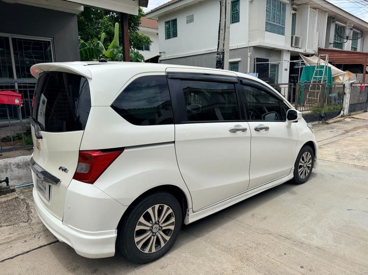 รถ Honda Freed 1.5 EL สี ขาว