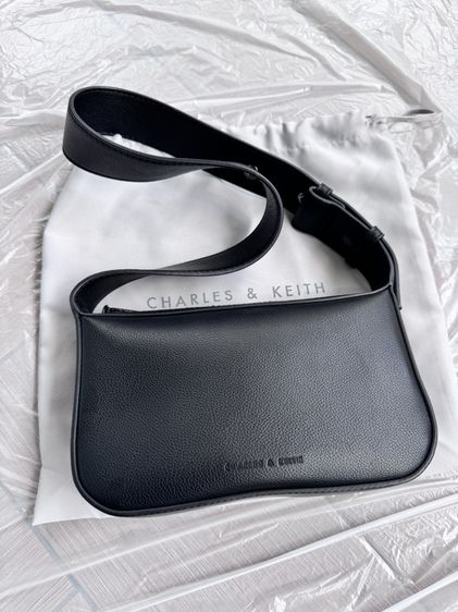 ขายกระเป๋า Charles & Keith สีดำ สภาพใช้งานแค่ครั้งเดี่ยว