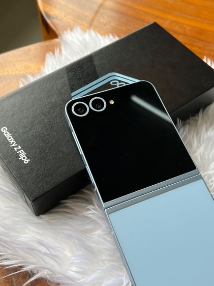 Samsung Galaxy Z Flip6
