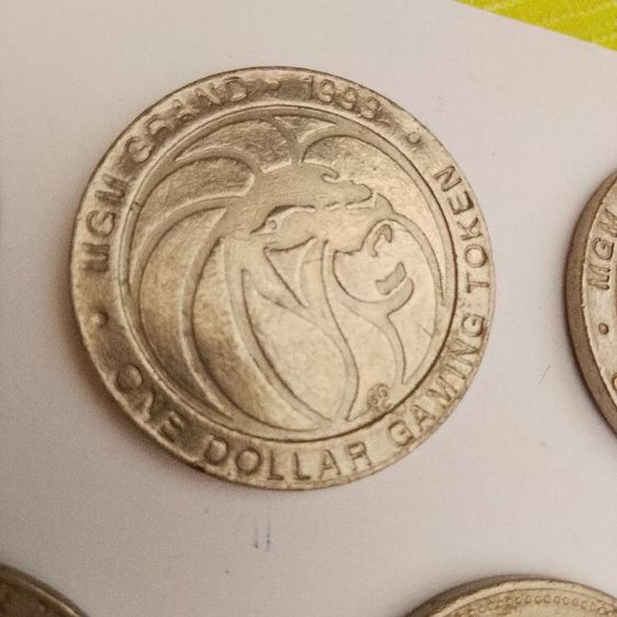 เหรียญโทเค็นสำหรับเล่นเกม (Gaming Token) มูลค่า 1 ดอลลาร์ จากคาสิโน MGM Grand ในลาสเวกัส ผลิตขึ้นในปี 1993 รูปที่ 3